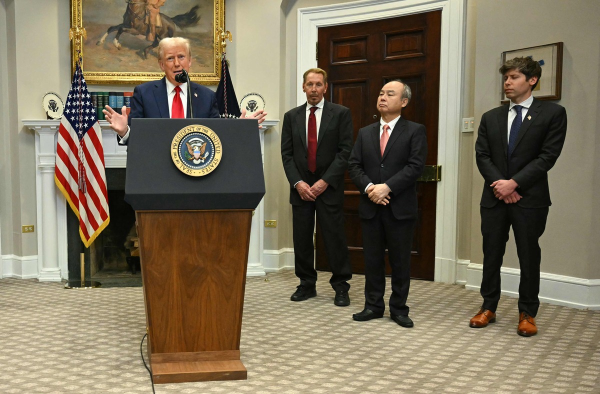 Donald Trump gave a press conference by being flanked by the CEO of Oracle, Larry Ellison, of Sam Altman, CEO of Openai, and Masayoshi Son, CEO of Softbank, last Monday, in the Roosevelt hall, in Washington.